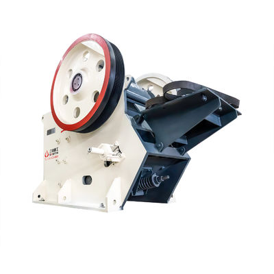 Machine de concassage primaire Usine de concassage de pierre / minerai de mâchoire avec une partie d'usure et une capacité de 200-500 t/h Taille maximale d'alimentation 750 mm