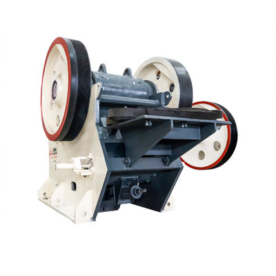 Machine mobile pour le concassage de petites mâchoires 100 200 Tph avec taille d'alimentation 600 mm